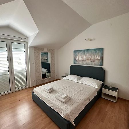 Apartments Villa Ohana Kastela Exterior photo