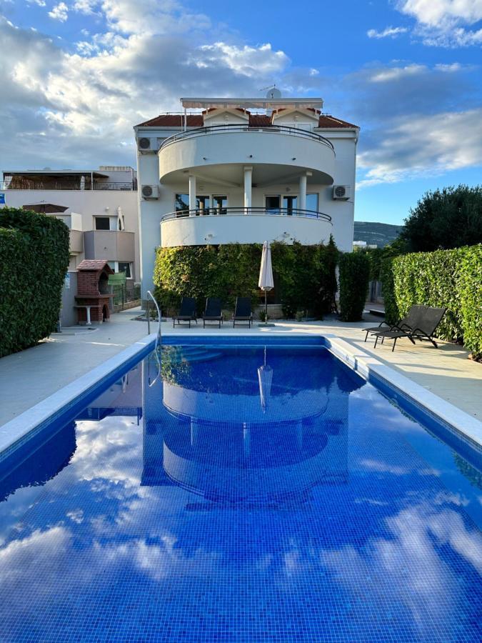 Apartments Villa Ohana Kastela Exterior photo