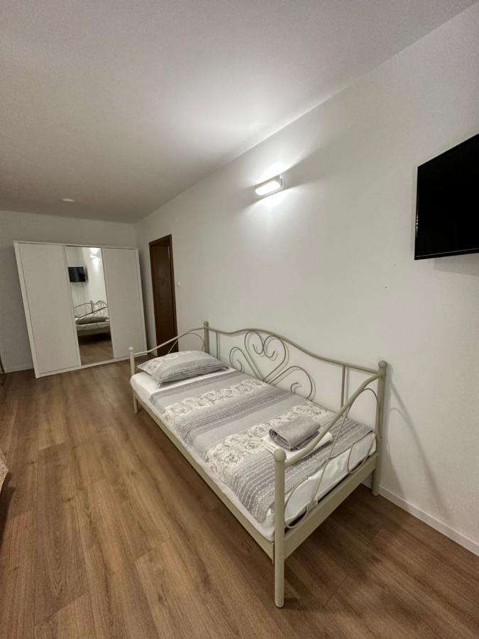 Apartments Villa Ohana Kastela Exterior photo
